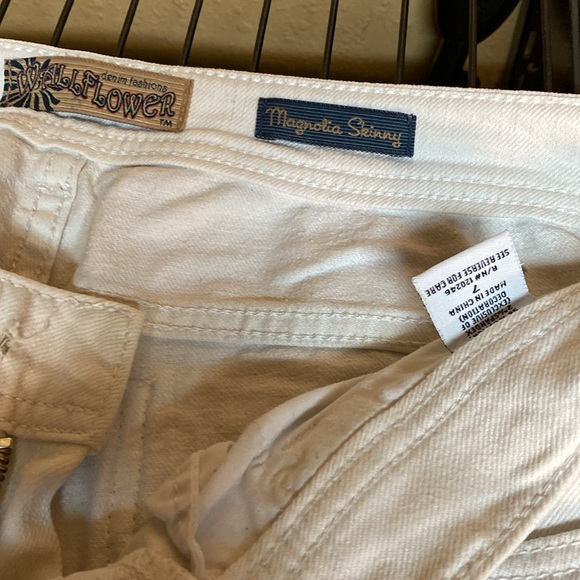 Wallflower Jeans - Picture 2 of 8